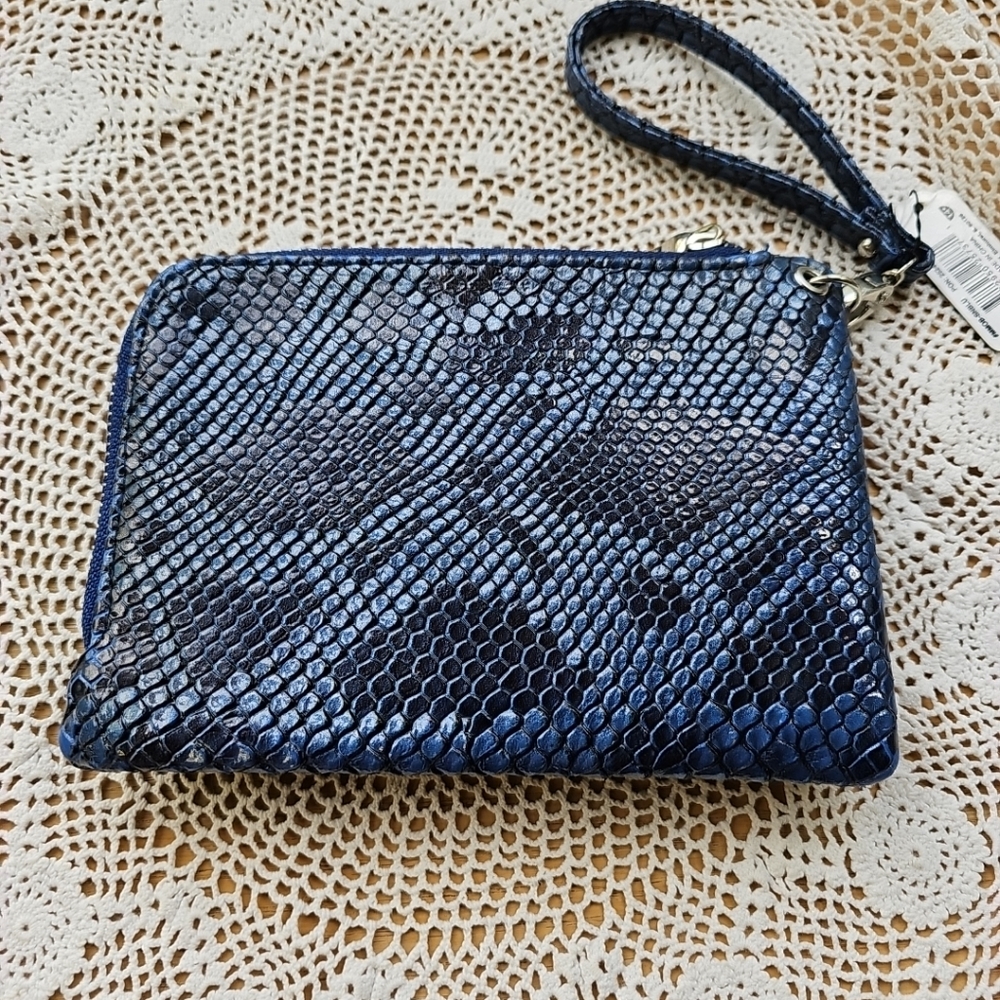 Metropolitan Mobility Wristlet Blue color - Picture 7 of 16